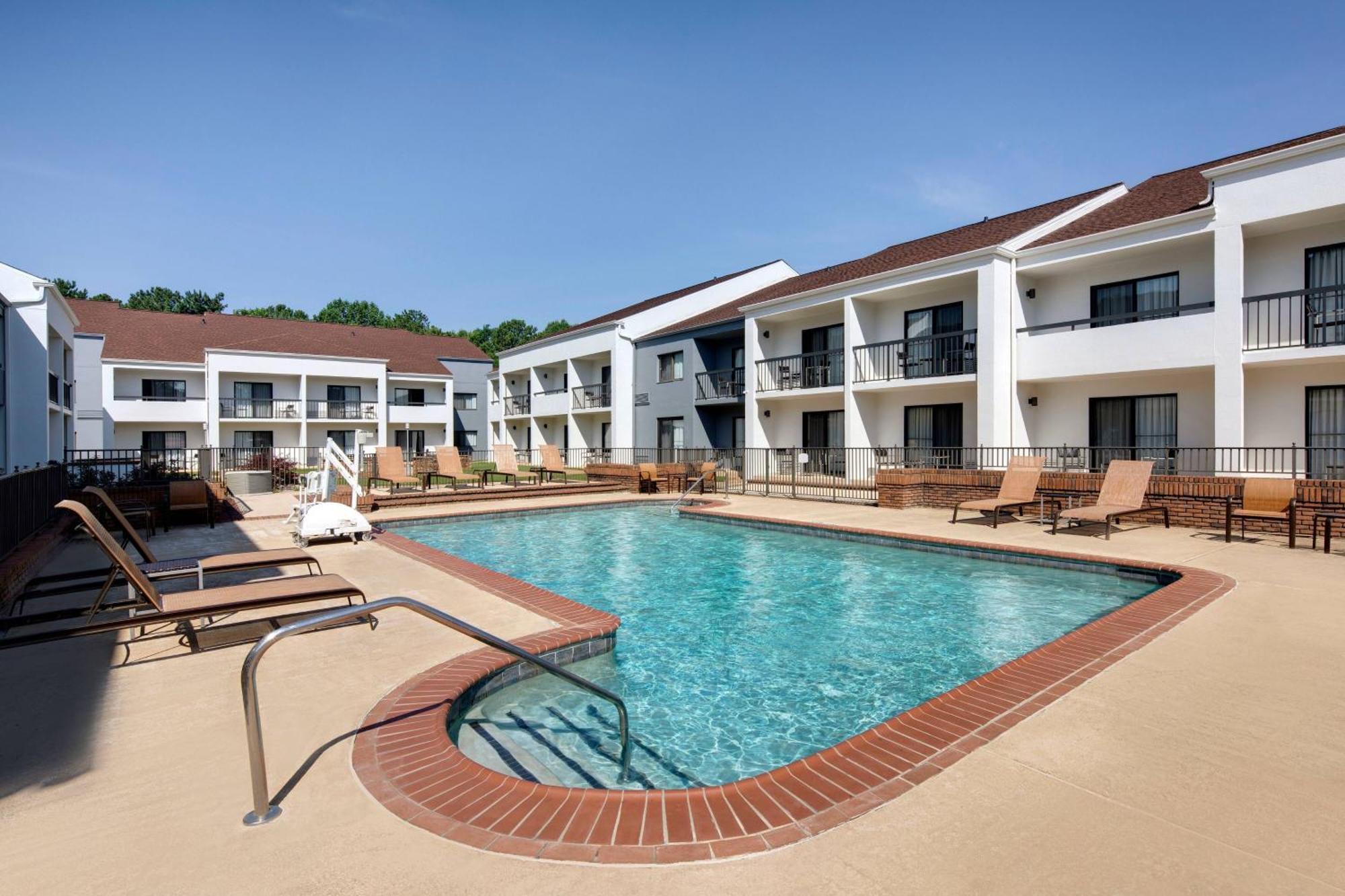 Courtyard Atlanta Norcross/Peachtree Corners Hotell Exteriör bild