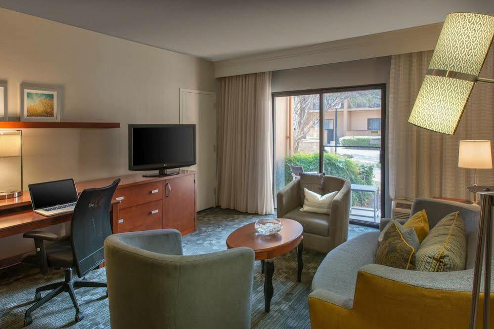 Courtyard Atlanta Norcross/Peachtree Corners Hotell Exteriör bild
